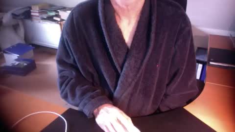 Snapshot of amor2200 chatting on 11.11.25 Amor2200 online show from 11.11.25