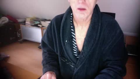 Snapshot of amor2200 chatting on 11.23.25 Amor2200 online show from 11.23.25