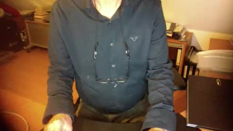 Snapshot of amor2200 chatting on 11.29.25 Amor2200 online show from 11.29.25