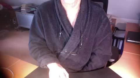 Snapshot of amor2200 chatting on 12.04.25 Amor2200 online show from 12.04.25