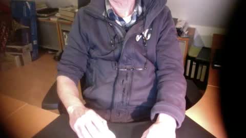 Snapshot of amor2200 chatting on 12.14.25 Amor2200 online show from 12.14.25