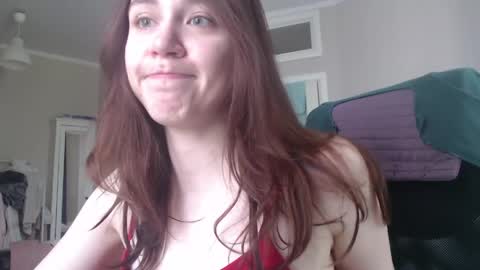 Snapshot of amoremeoww chatting on 05.19.26 miss unforgettable online show from 05.19.26