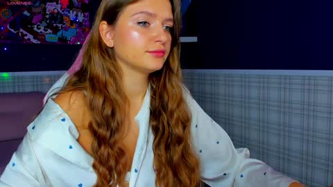 Snapshot of amy__wood chatting on 12.18.24 AmyGMT 2 Mon-Sun 0300am-0900am online show from 12.18.24