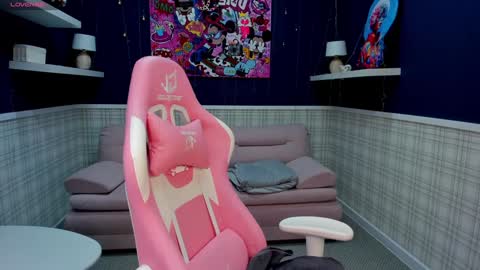 Snapshot of amy__wood chatting on 01.18.25 AmyGMT 2 Mon-Sun 0300am-0900am online show from 01.18.25