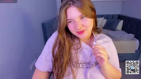 Snapshot of amy__wood chatting on 10.18.25 AmyGMT 2 Mon-Sun 0300am-0900am online show from 10.18.25
