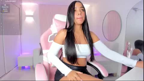Snapshot of amy_medina_ chatting on 02.26.25 Emily online show from 02.26.25