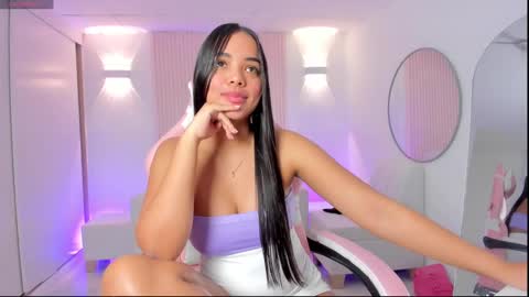 Snapshot of amy_medina_ chatting on 03.08.25 Emily online show from 03.08.25