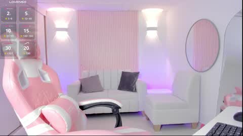 Snapshot of amy_medina_ chatting on 03.11.25 Emily online show from 03.11.25