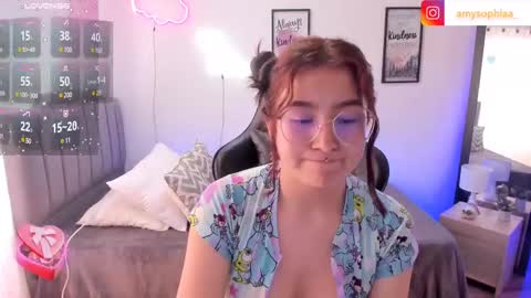 Snapshot of amy_sophiaa chatting on 03.07.25 Amy sophia 3 online show from 03.07.25