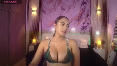 Snapshot of amyjohnsonn chatting on 05.01.26 amyjohnsonn online show from 05.01.26