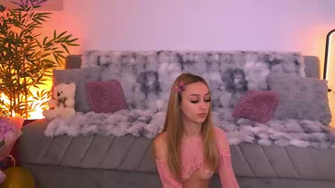 Snapshot of amykentt chatting on 05.17.26 amykentt online show from 05.17.26