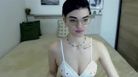 Snapshot of amylexy chatting on 03.08.25 Hi there guys My pleasure in your hands pvt is open online show from 03.08.25