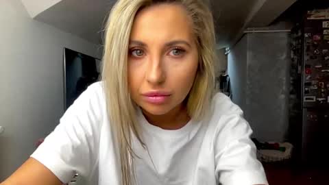 amyroberta92 online show from 12.15.25