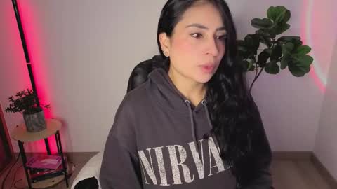 Snapshot of amyross1 chatting on 10.21.25 Aleja  online show from 10.21.25