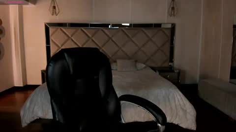 Snapshot of amyrosse_x chatting on 05.25.26 AMY R online show from 05.25.26