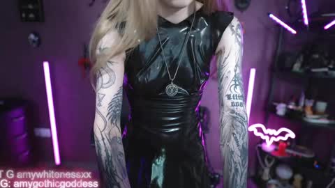 Snapshot of amywhitenessxx chatting on 05.11.26 Amy switch Goddess divine Mistress online show from 05.11.26