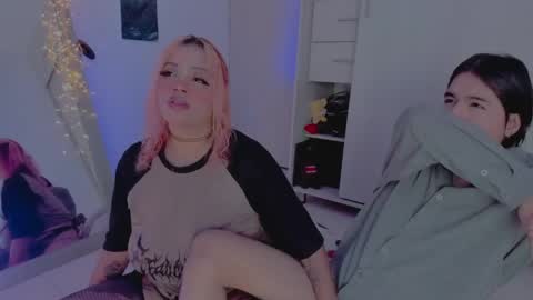 Snapshot of amyy_rouse chatting on 04.27.26 Collinns online show from 04.27.26