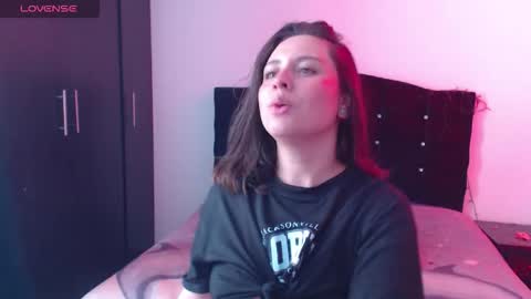 Snapshot of ana_arms_ chatting on 02.24.26 ana_arms_ online show from 02.24.26