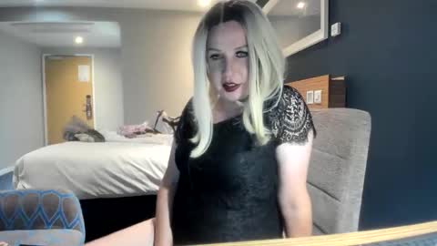 Snapshot of ana_keeluk chatting on 10.10.25 Ana Keel online show from 10.10.25