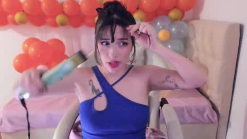 Im anna but you can call me as you want online show from 02.25.25