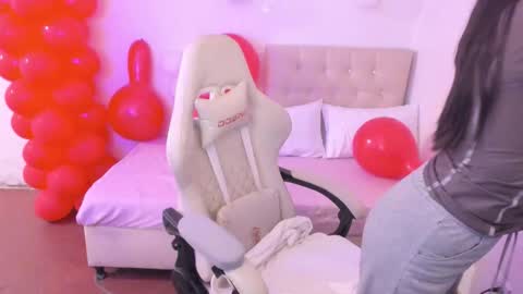 Im anna but you can call me as you want online show from 03.16.26