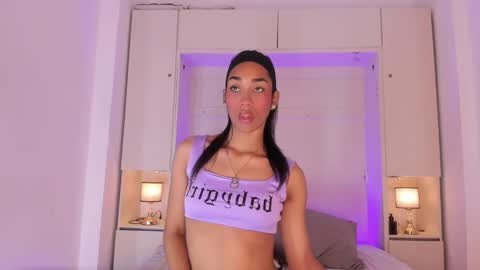 anaacollins_ online show from 10.01.25