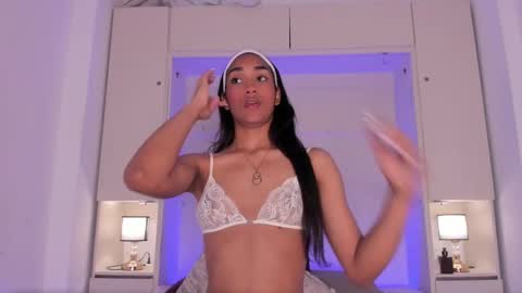 anaacollins_ online show from 10.03.25