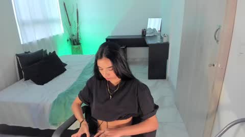 Snapshot of anabelwolf chatting on 01.10.25 ANABEL WOLF online show from 01.10.25