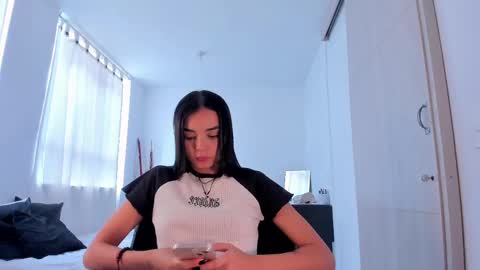 Snapshot of anabelwolf chatting on 01.16.25 ANABEL WOLF online show from 01.16.25