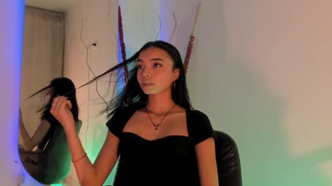 Snapshot of anabelwolf chatting on 01.21.25 ANABEL WOLF online show from 01.21.25