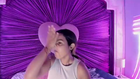 Snapshot of anaelle_bardin chatting on 06.17.26 Anna online show from 06.17.26