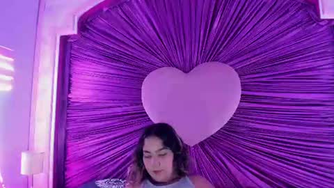 Snapshot of anaelle_bardin chatting on 07.27.26 Anna online show from 07.27.26