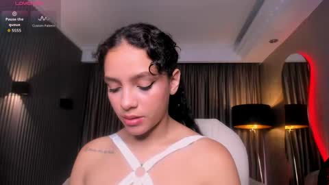 Snapshot of anahi_curlie1 chatting on 05.19.26 Anahi Curlie online show from 05.19.26