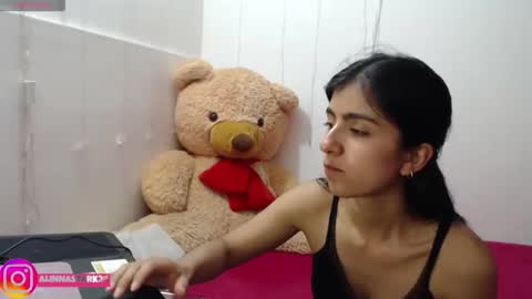 Snapshot of anahibrowns95 chatting on 10.21.25 Anahi Browns online show from 10.21.25