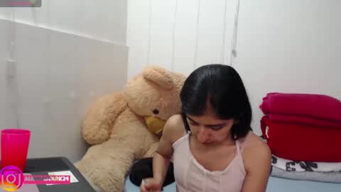 Anahi Browns online show from 11.12.25