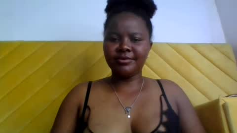 Snapshot of anaissa23 chatting on 07.17.26 anaissa23 online show from 07.17.26