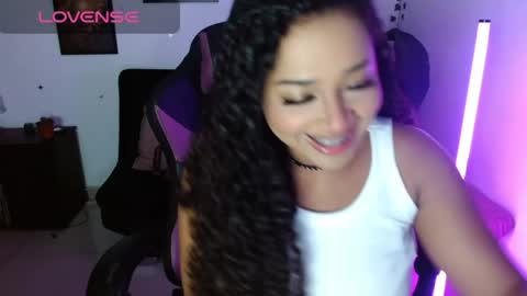 Snapshot of anakiss1 chatting on 04.21.26 help me to get 100 thumps up online show from 04.21.26