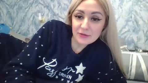 Snapshot of analqueen2024 chatting on 02.17.25 analqueen2024 online show from 02.17.25