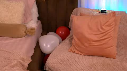 Snapshot of anarhodes chatting on 02.14.25 Anna online show from 02.14.25