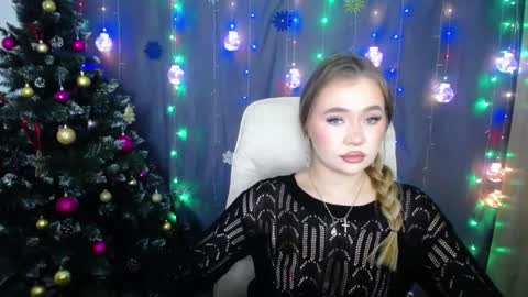 Snapshot of anastacyyellig chatting on 12.16.24 anastacyyellig online show from 12.16.24