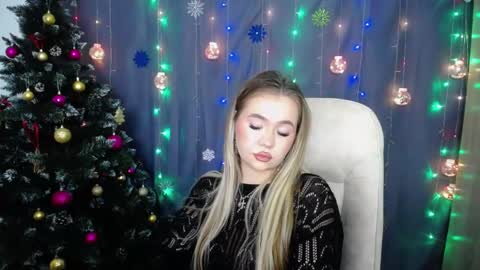 Snapshot of anastacyyellig chatting on 12.17.24 anastacyyellig online show from 12.17.24