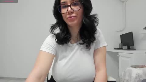 Snapshot of anayscaandy chatting on 04.30.26 Andreea online show from 04.30.26