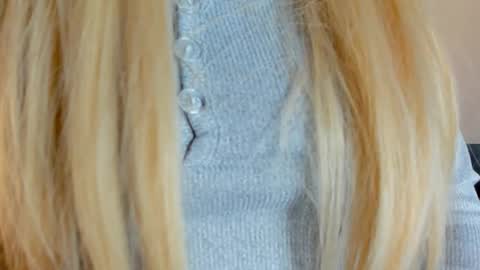 Snapshot of andanda2kk chatting on 03.01.26 Layla online show from 03.01.26