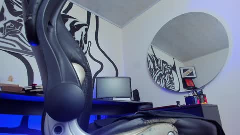 Snapshot of anders_x chatting on 04.28.26 Andrs - online show from 04.28.26