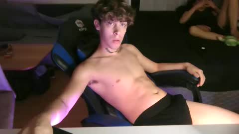 Snapshot of andertwink chatting on 04.15.26 andertwink online show from 04.15.26