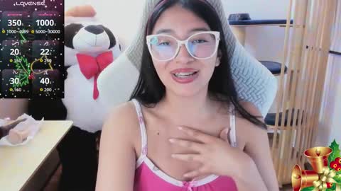 Snapshot of andrea_bonnie chatting on 12.20.25 andrea_bonnie online show from 12.20.25