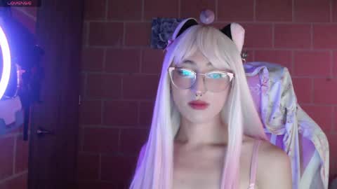 Snapshot of andrea_camila chatting on 04.29.26 Andrea online show from 04.29.26