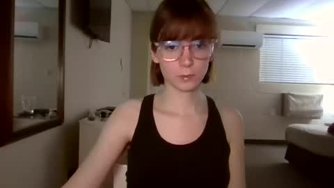 Snapshot of andrea_davenport chatting on 03.12.25 andrea online show from 03.12.25