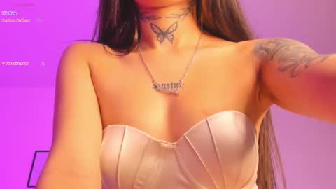 Snapshot of andrea_flow chatting on 02.11.25 Andrea online show from 02.11.25