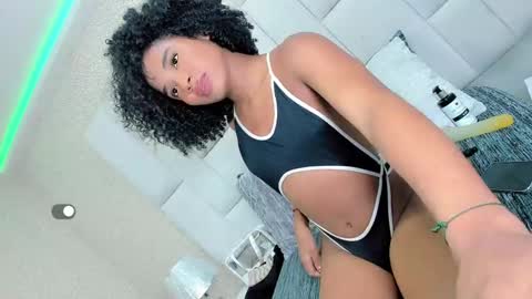 Snapshot of andreayano chatting on 09.29.25 andreayano online show from 09.29.25